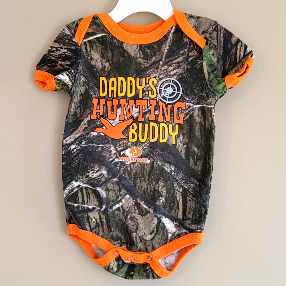 Mossy Oak "Daddy's Hunting Buddy" camo onesie/bodysuit
